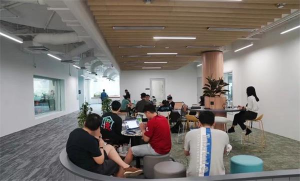 走向成功之路：新加坡管理学院的发展之旅